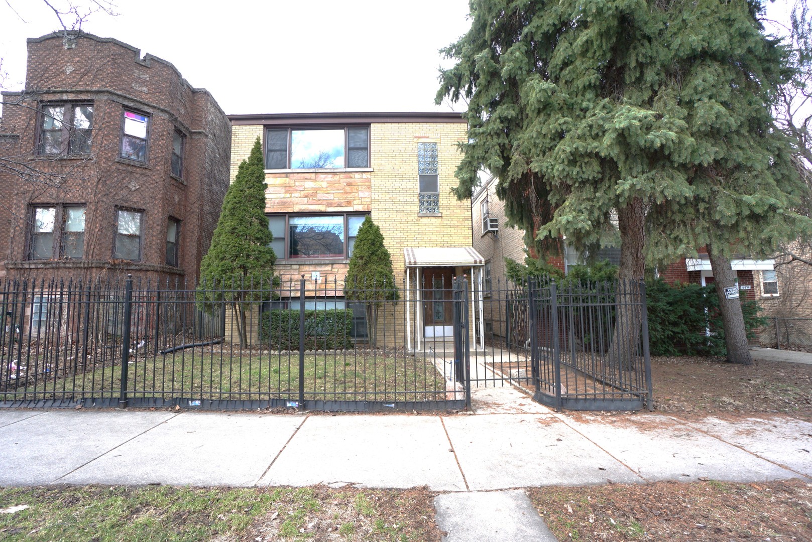 6430 North Hoyne Avenue Chicago IL 60645