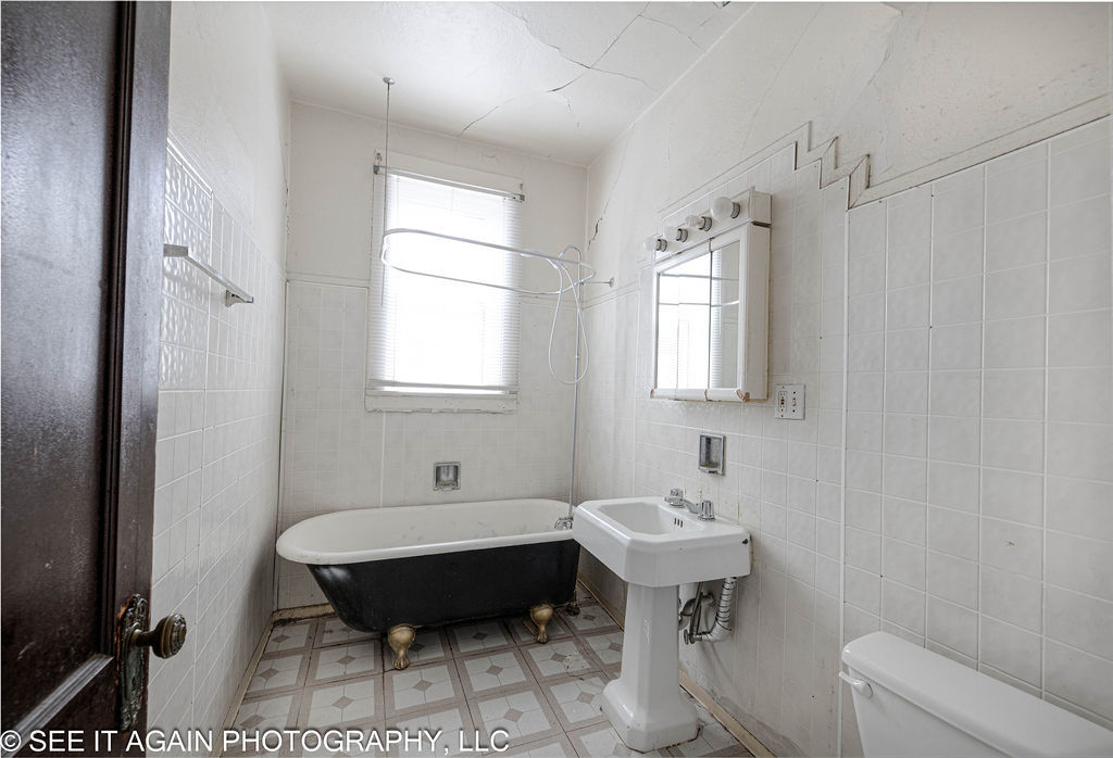 7930 South Luella Avenue Chicago IL 60617
