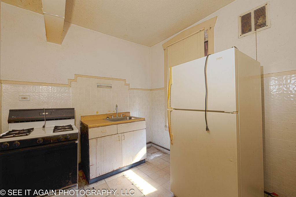 7930 South Luella Avenue Chicago IL 60617