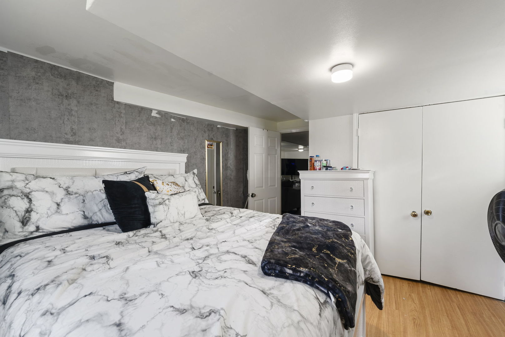 5121 West Henderson Avenue Chicago IL 60641