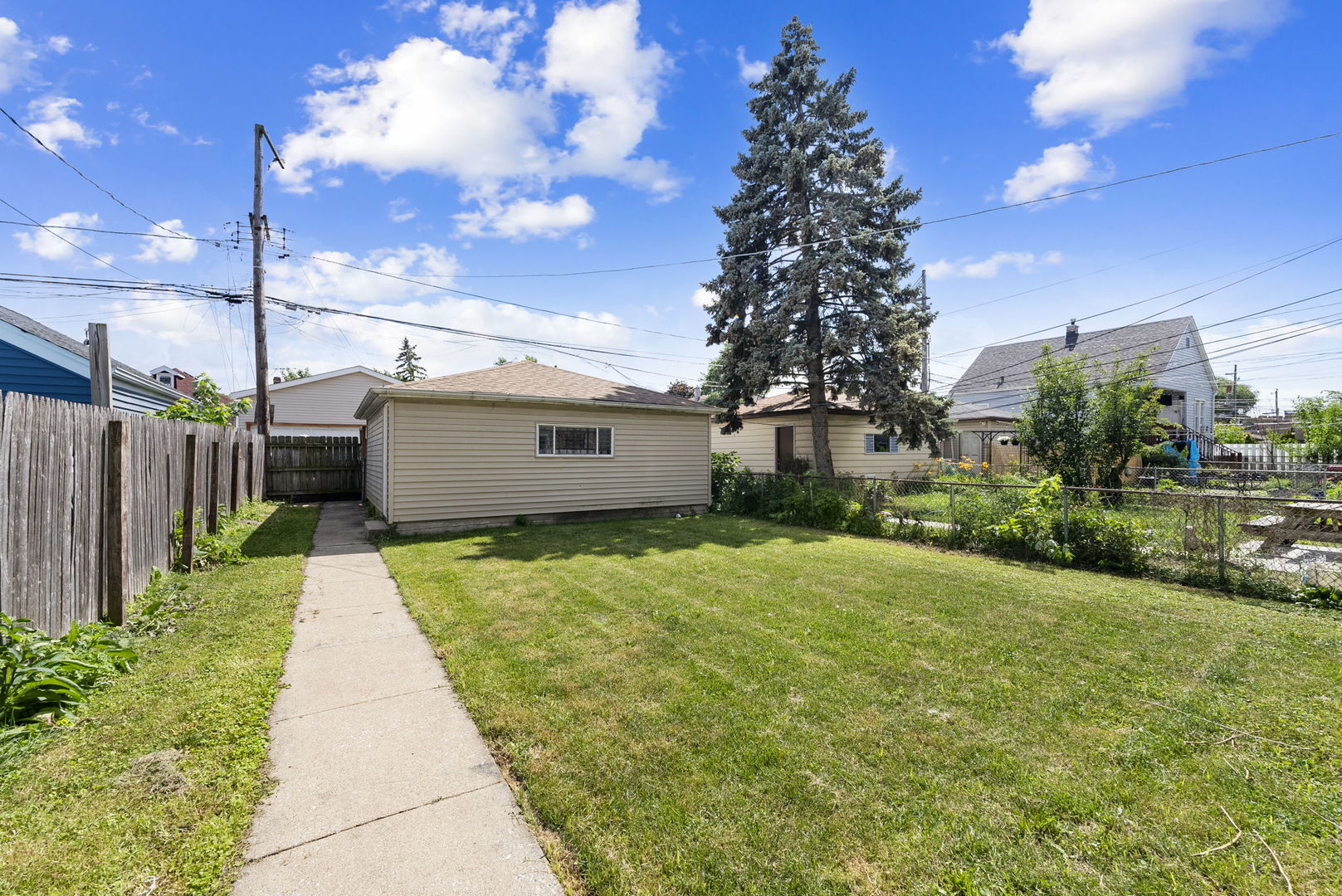 5121 West Henderson Avenue Chicago IL 60641