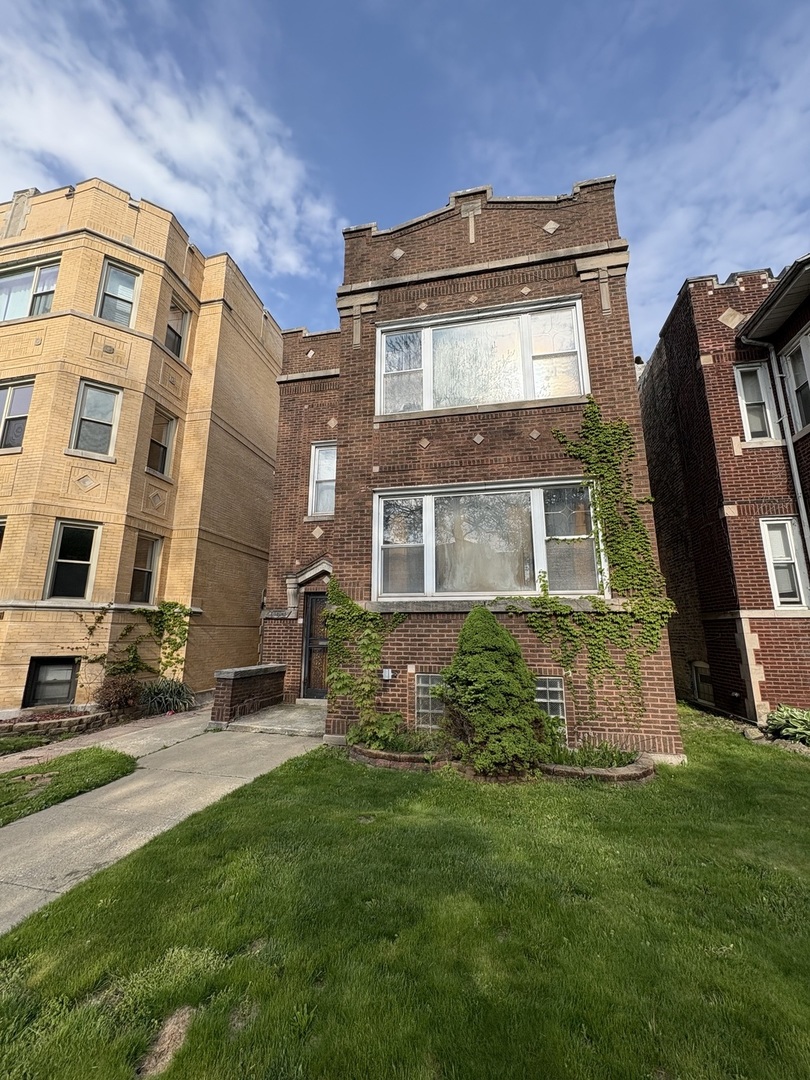 7811 South East End Avenue Chicago IL 60649