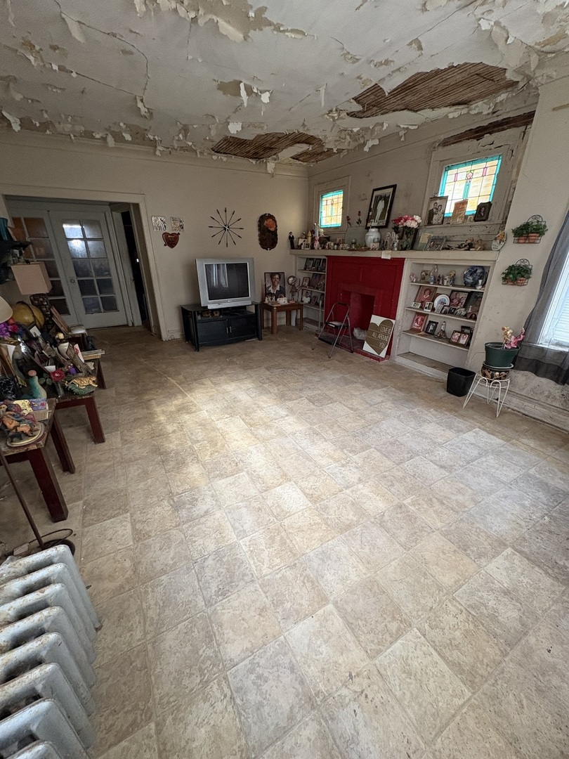 7811 South East End Avenue Chicago IL 60649
