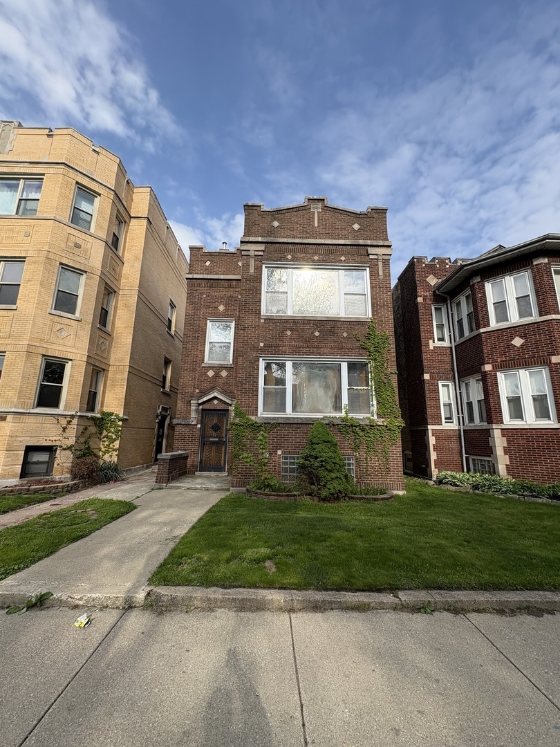 7811 South East End Avenue Chicago IL 60649