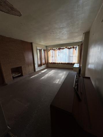 7811 South East End Avenue Chicago IL 60649