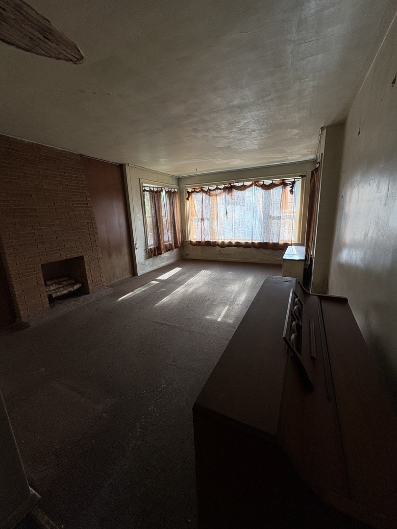 7811 South East End Avenue Chicago IL 60649
