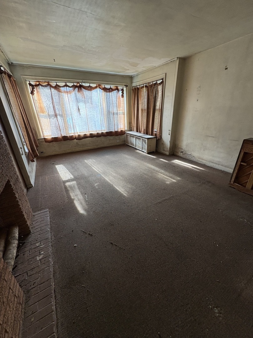 7811 South East End Avenue Chicago IL 60649