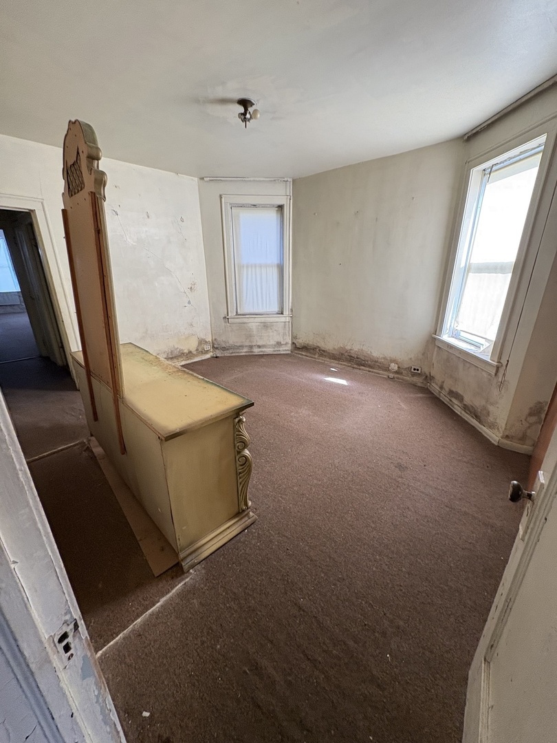 7811 South East End Avenue Chicago IL 60649