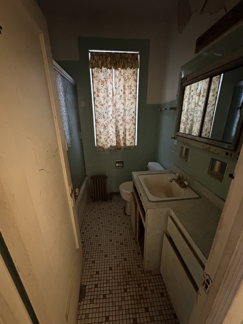 7811 South East End Avenue Chicago IL 60649