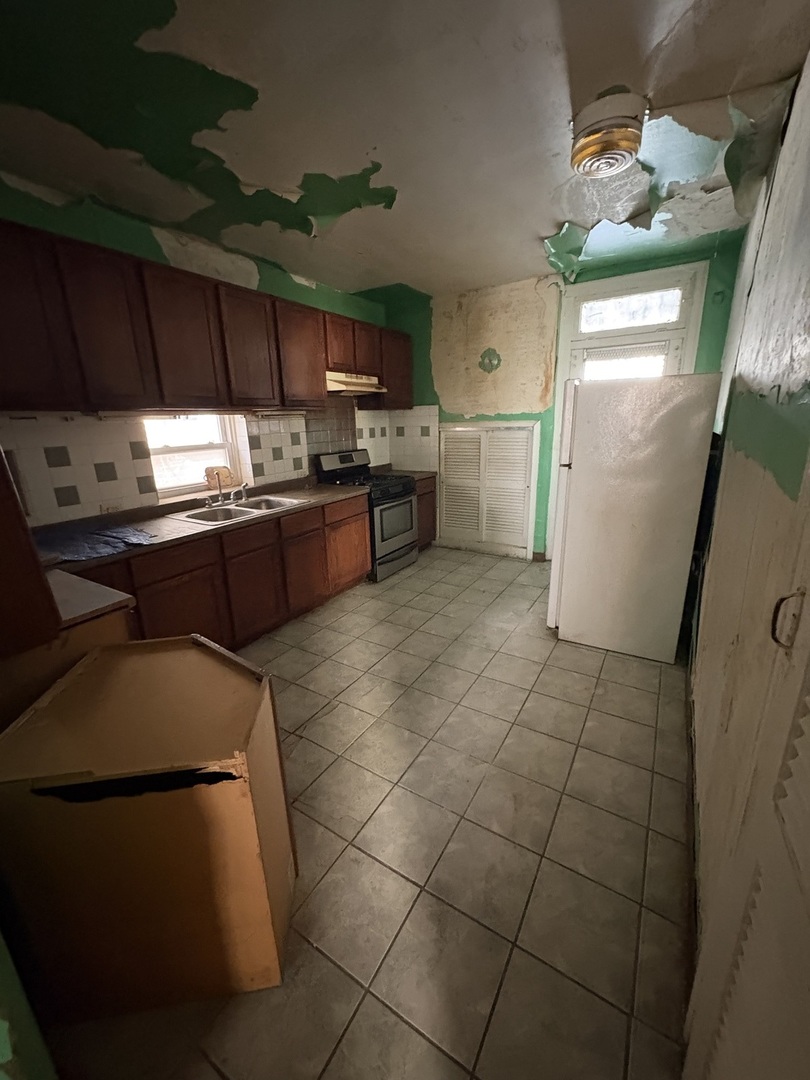 7811 South East End Avenue Chicago IL 60649