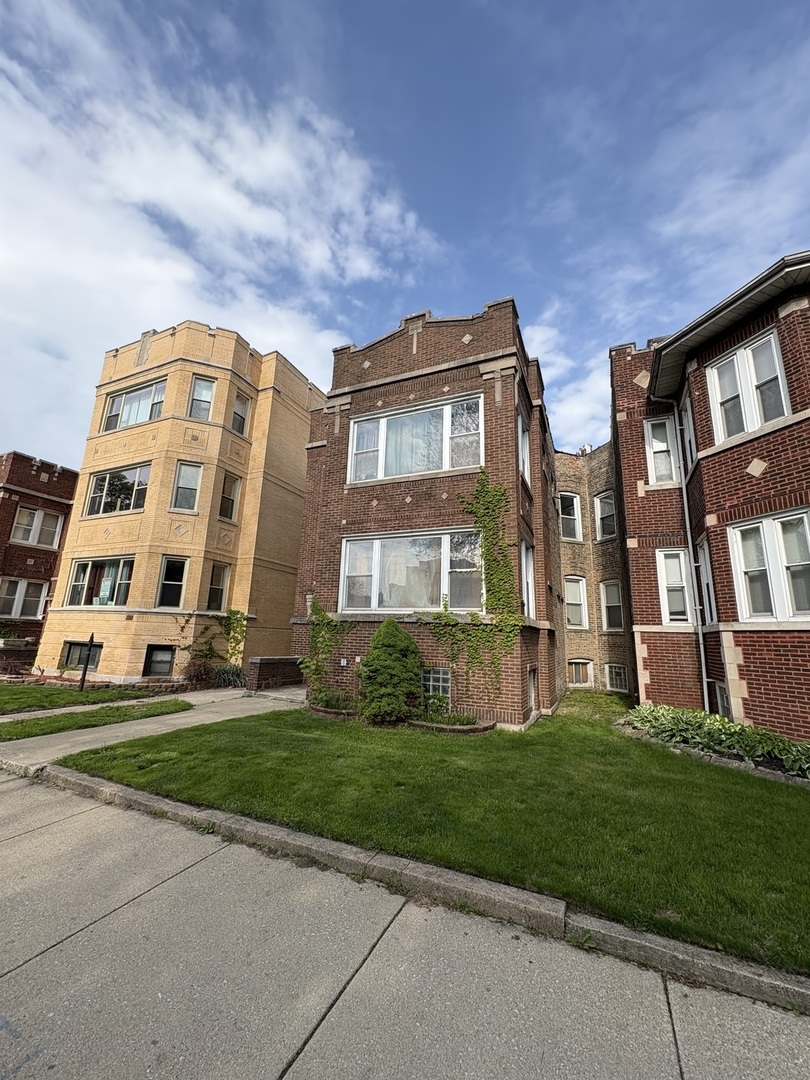 7811 South East End Avenue Chicago IL 60649