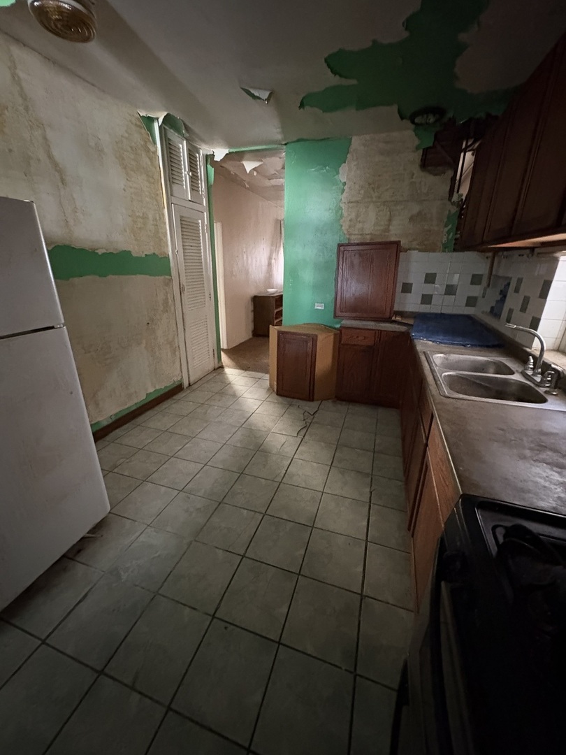 7811 South East End Avenue Chicago IL 60649