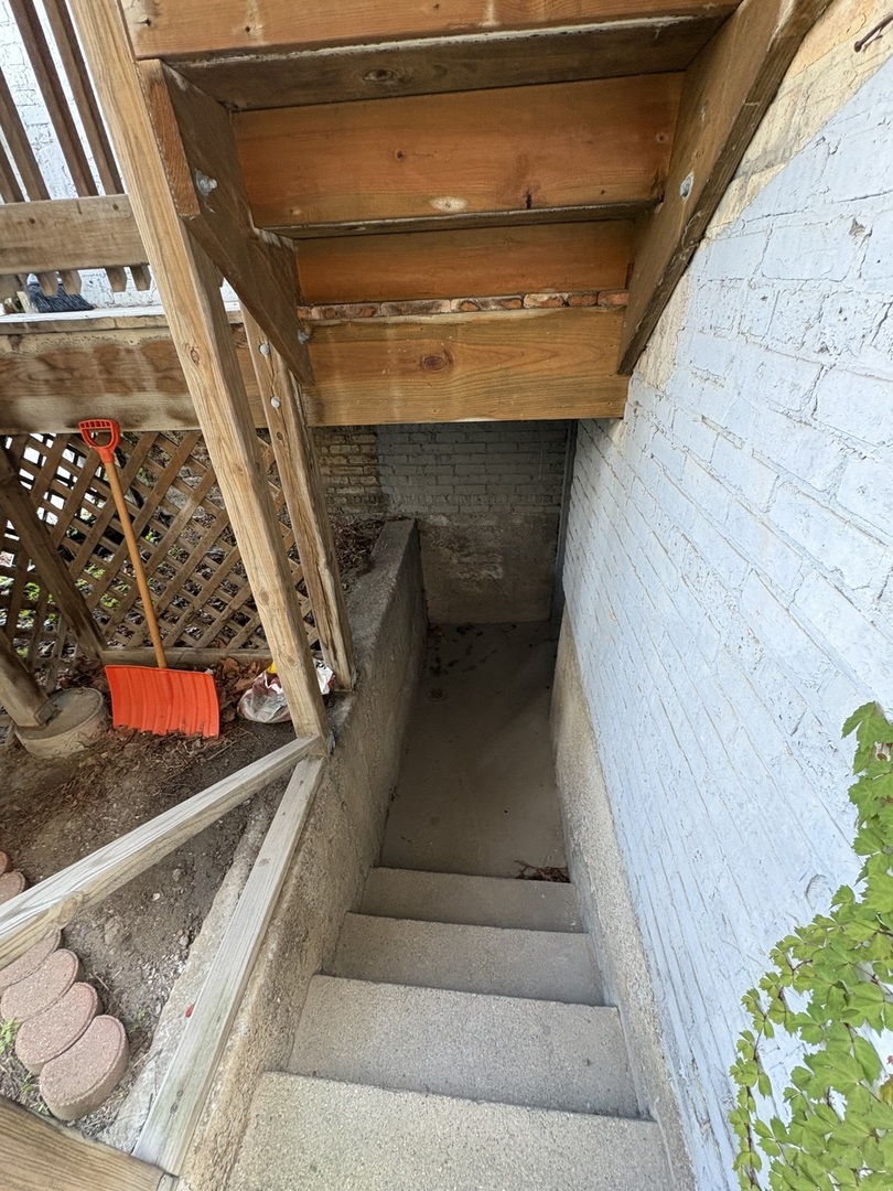7811 South East End Avenue Chicago IL 60649