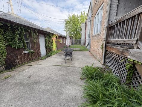 7811 South East End Avenue Chicago IL 60649
