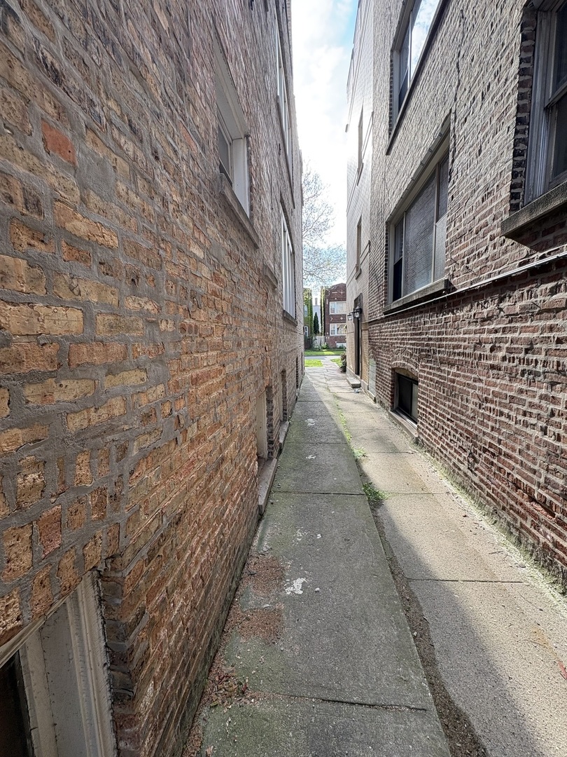 7811 South East End Avenue Chicago IL 60649