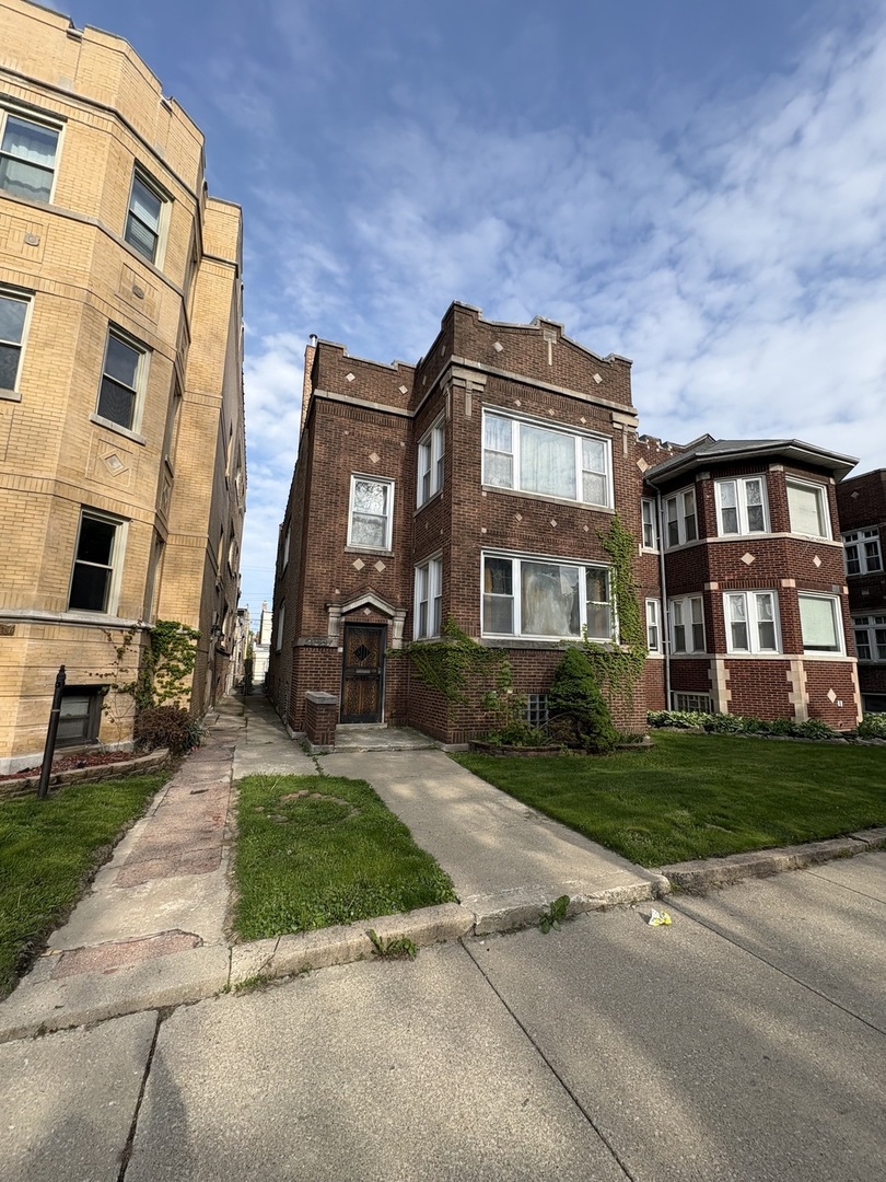 7811 South East End Avenue Chicago IL 60649