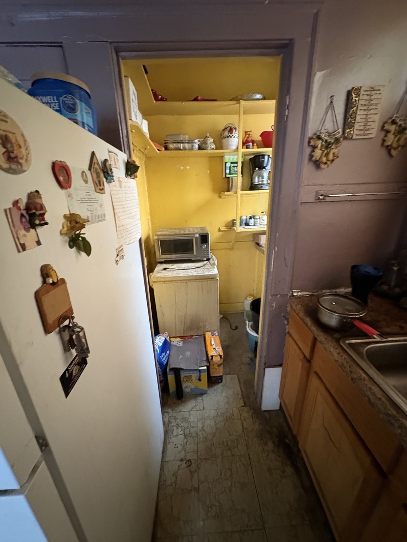 7811 South East End Avenue Chicago IL 60649