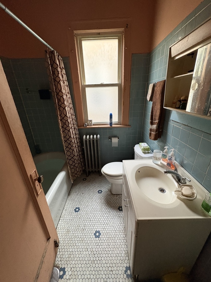 7811 South East End Avenue Chicago IL 60649