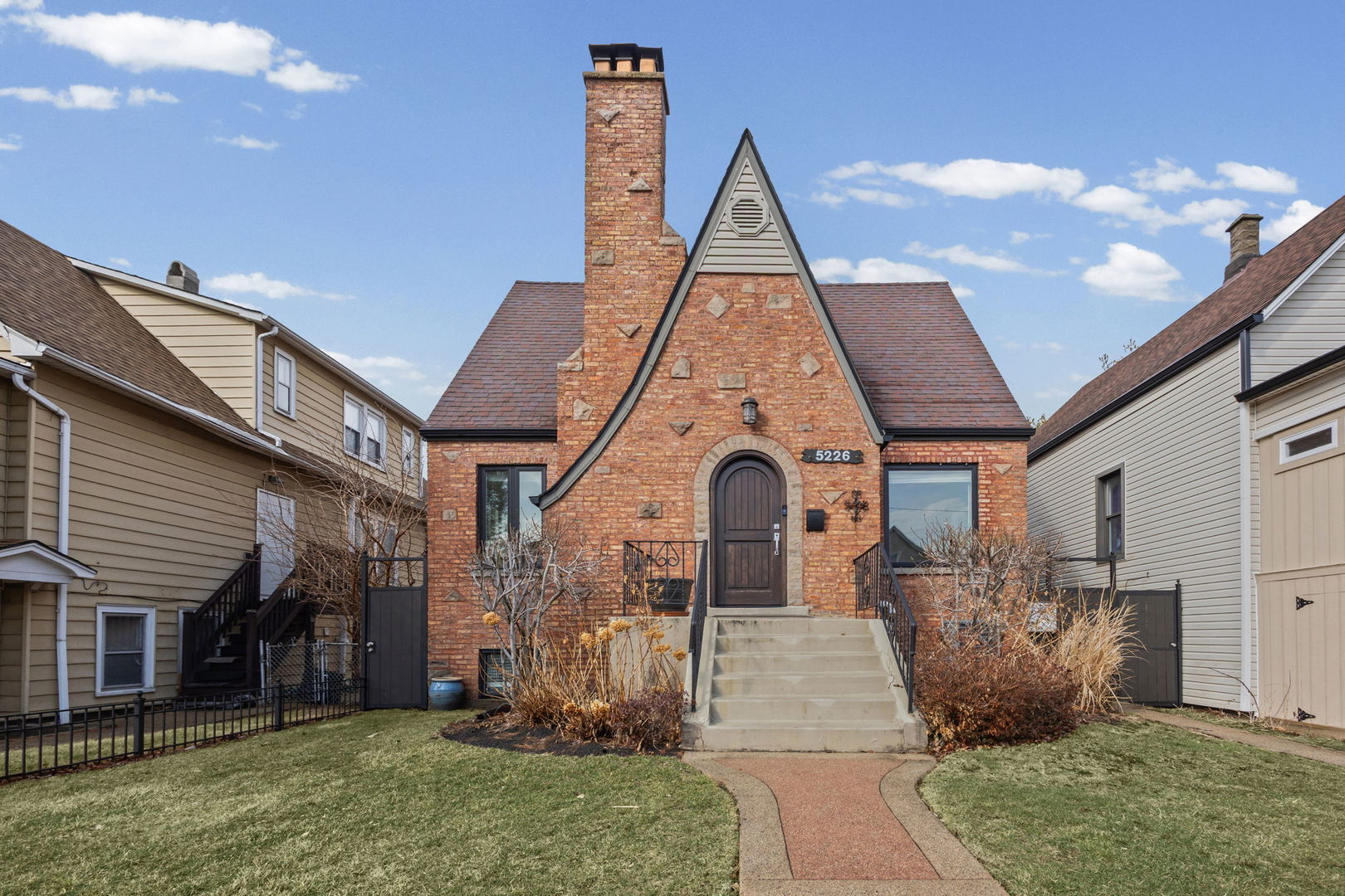 5226 West Eddy Street Chicago IL 60641