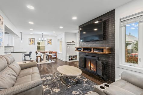 5226 West Eddy Street Chicago IL 60641