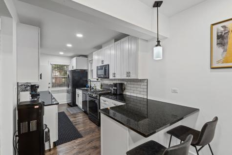 5226 West Eddy Street Chicago IL 60641