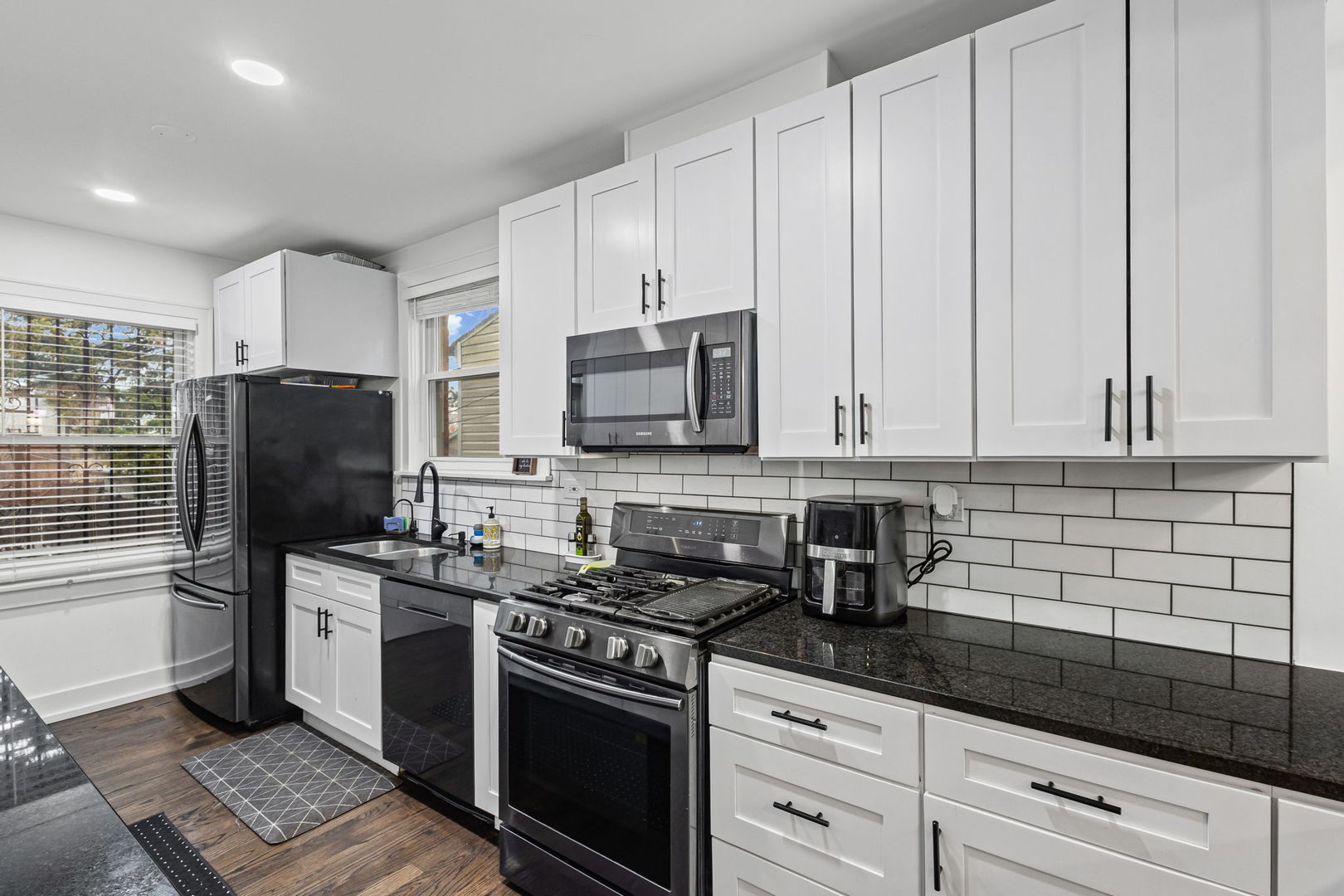 5226 West Eddy Street Chicago IL 60641