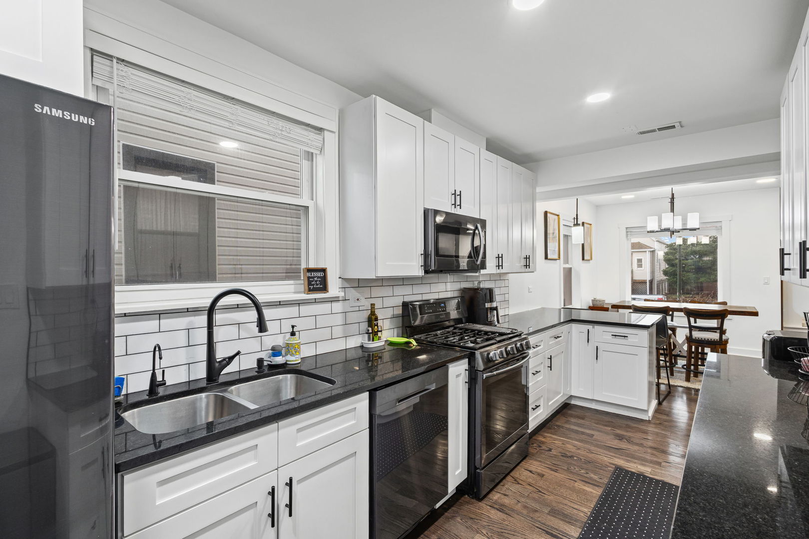 5226 West Eddy Street Chicago IL 60641