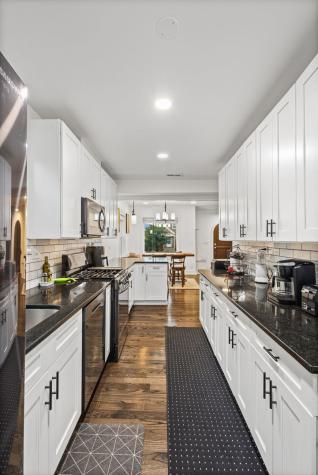 5226 West Eddy Street Chicago IL 60641