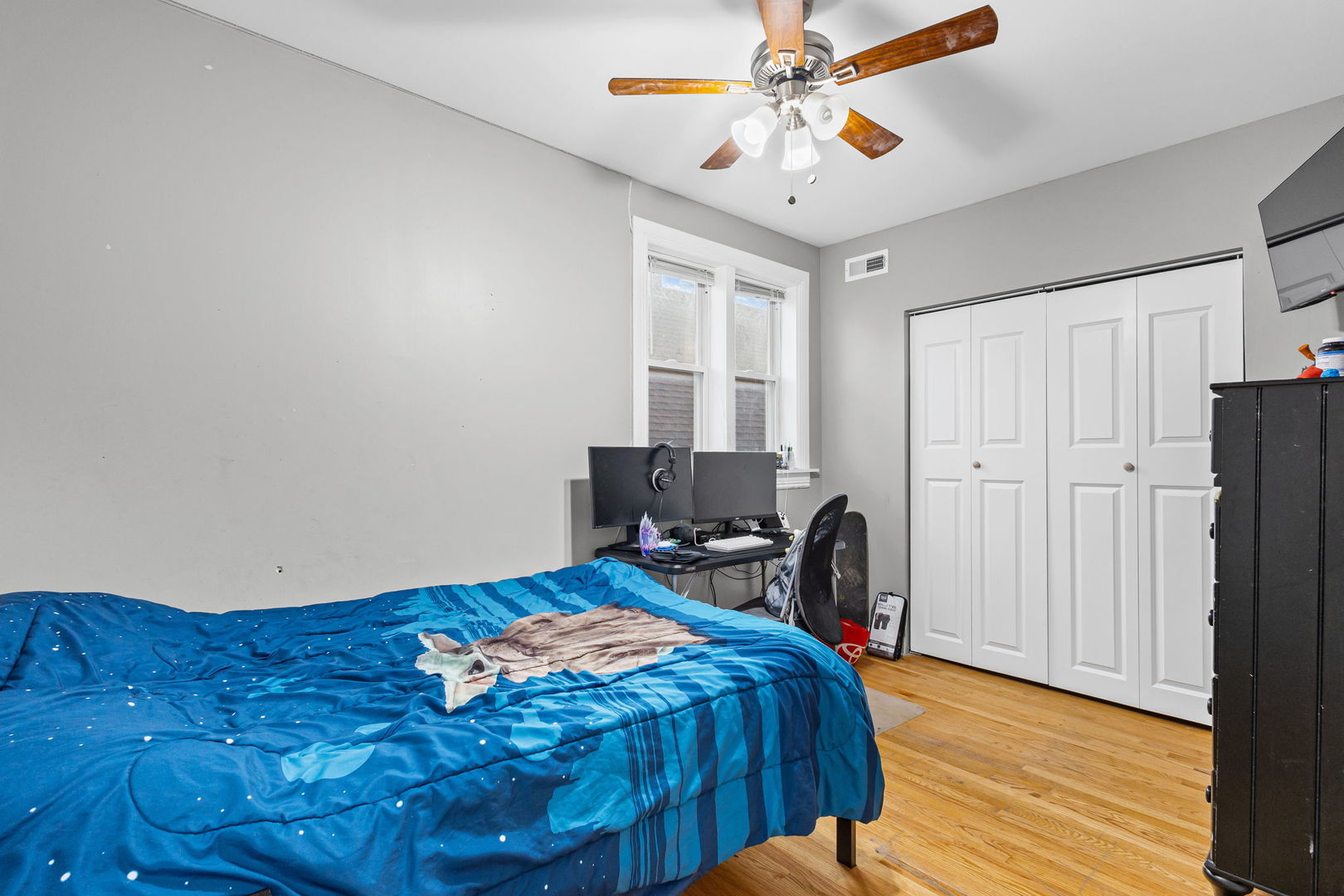 5226 West Eddy Street Chicago IL 60641
