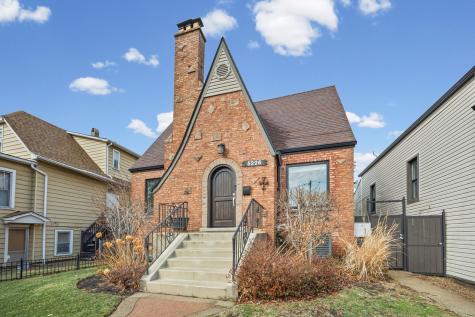 5226 West Eddy Street Chicago IL 60641