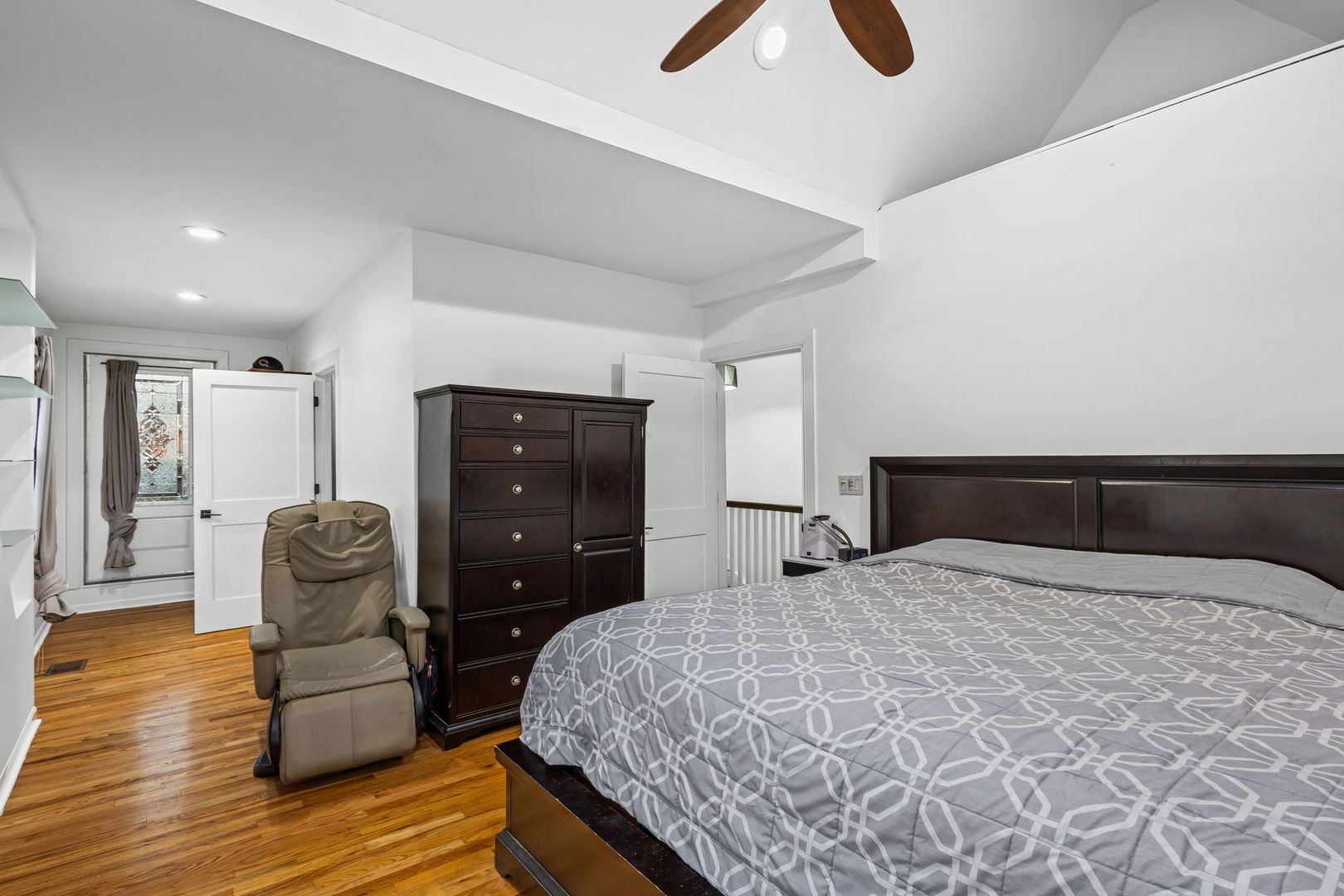 5226 West Eddy Street Chicago IL 60641