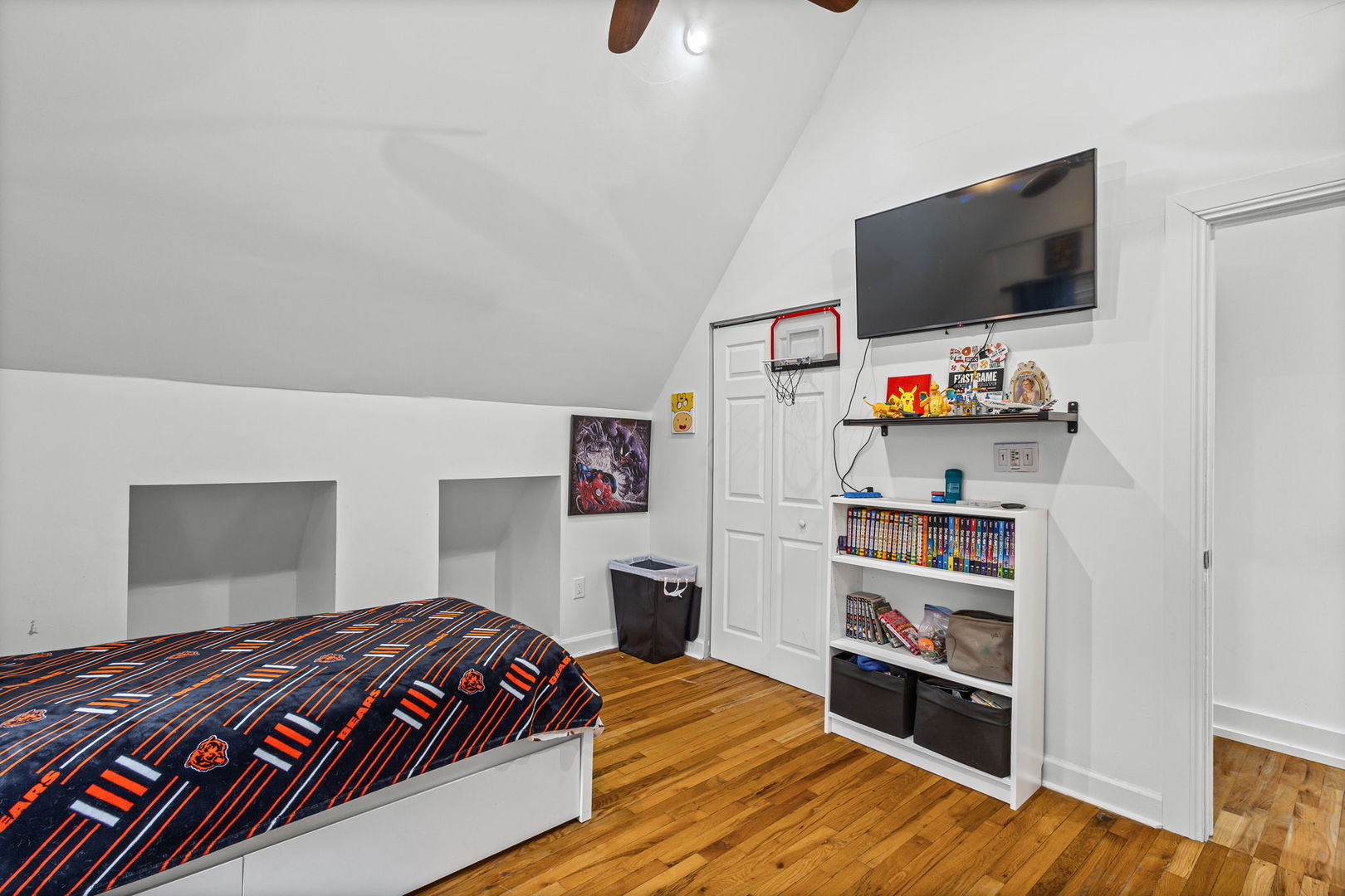 5226 West Eddy Street Chicago IL 60641
