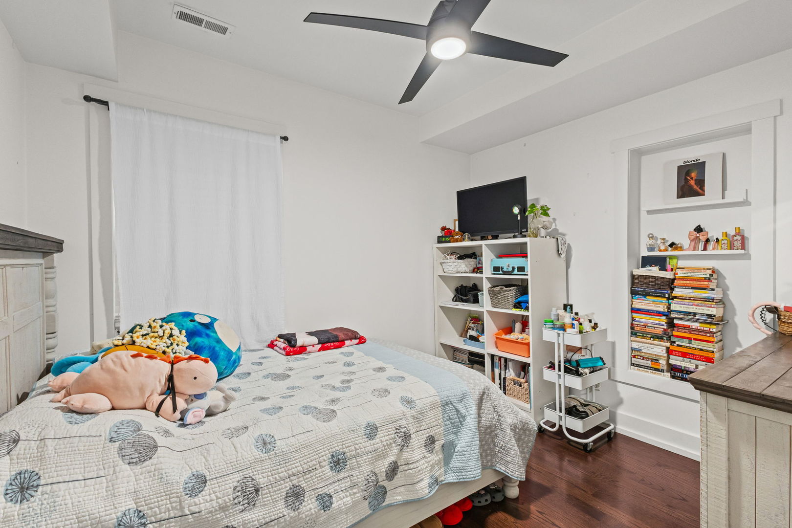 5226 West Eddy Street Chicago IL 60641