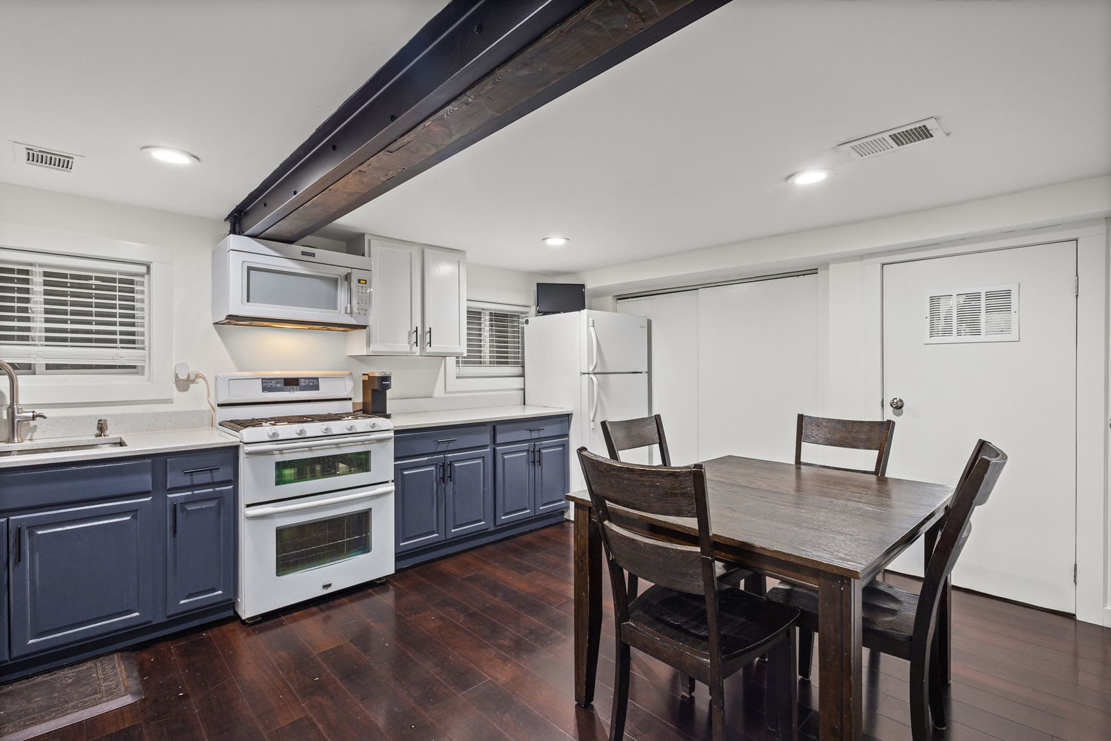 5226 West Eddy Street Chicago IL 60641