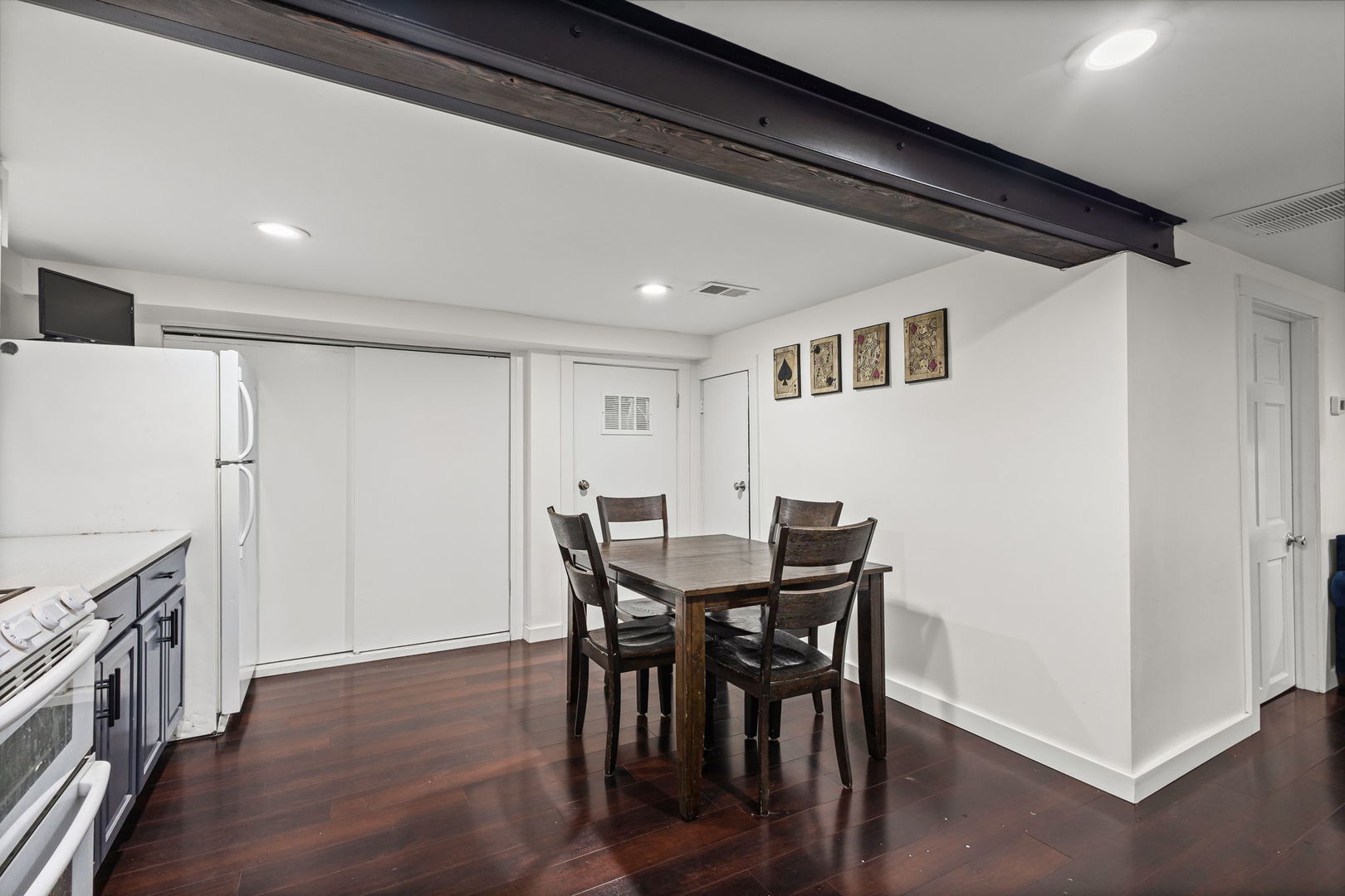 5226 West Eddy Street Chicago IL 60641