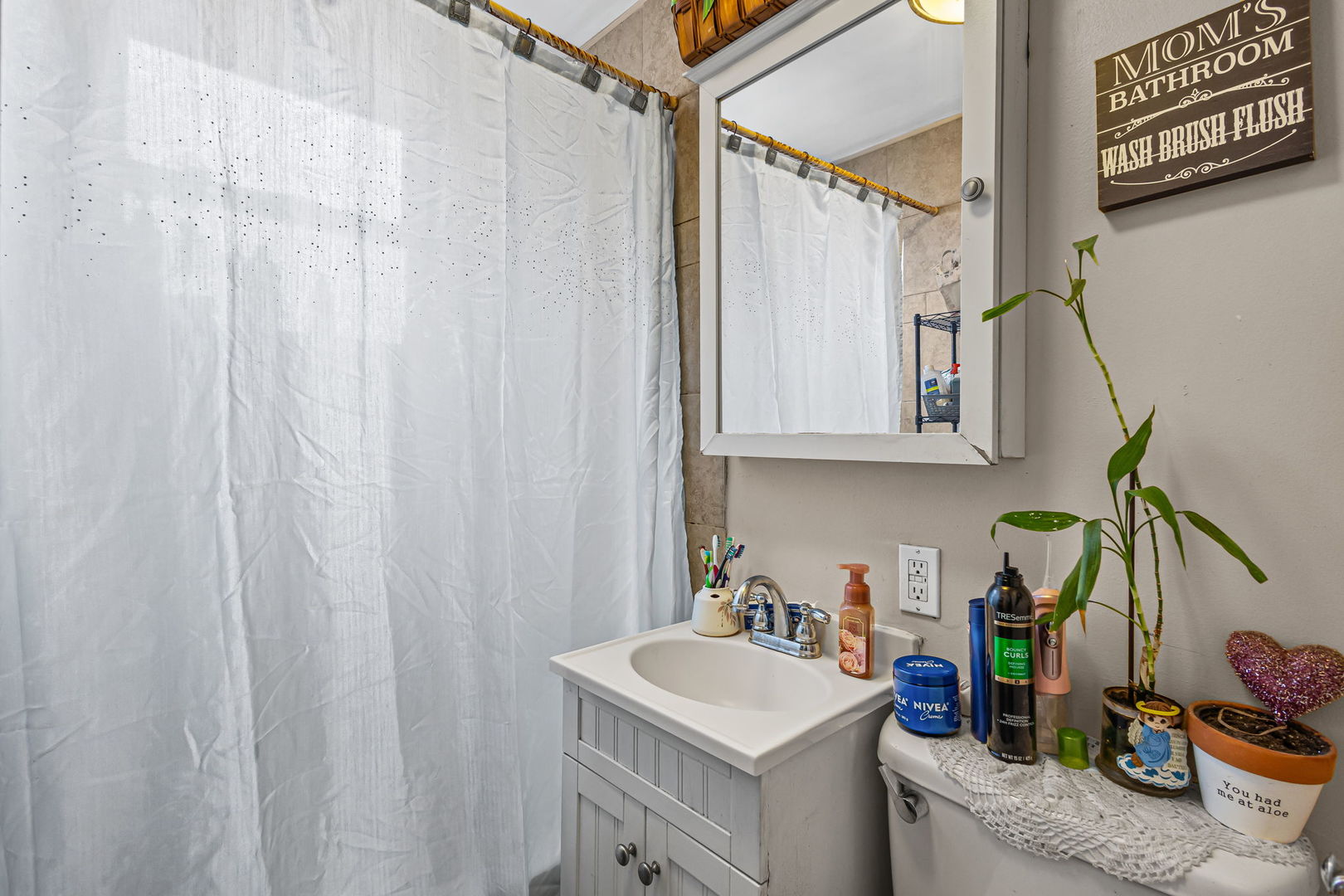 5226 West Eddy Street Chicago IL 60641