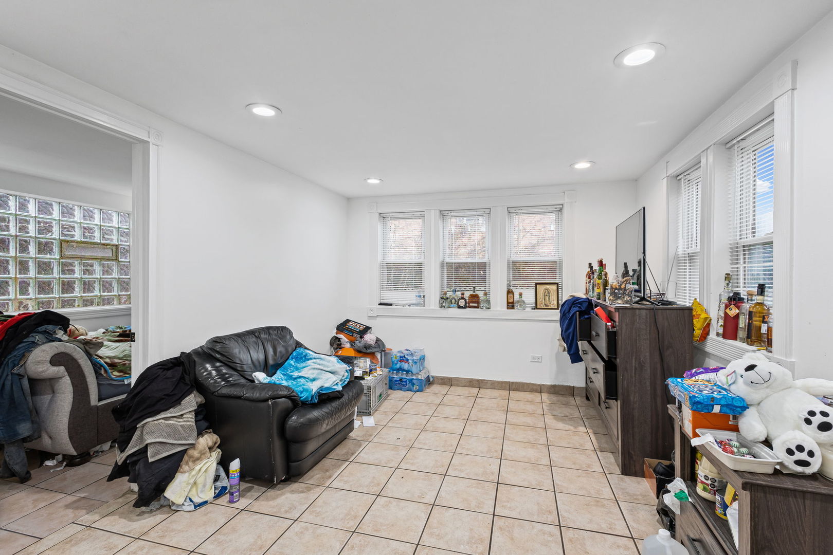 5226 West Eddy Street Chicago IL 60641