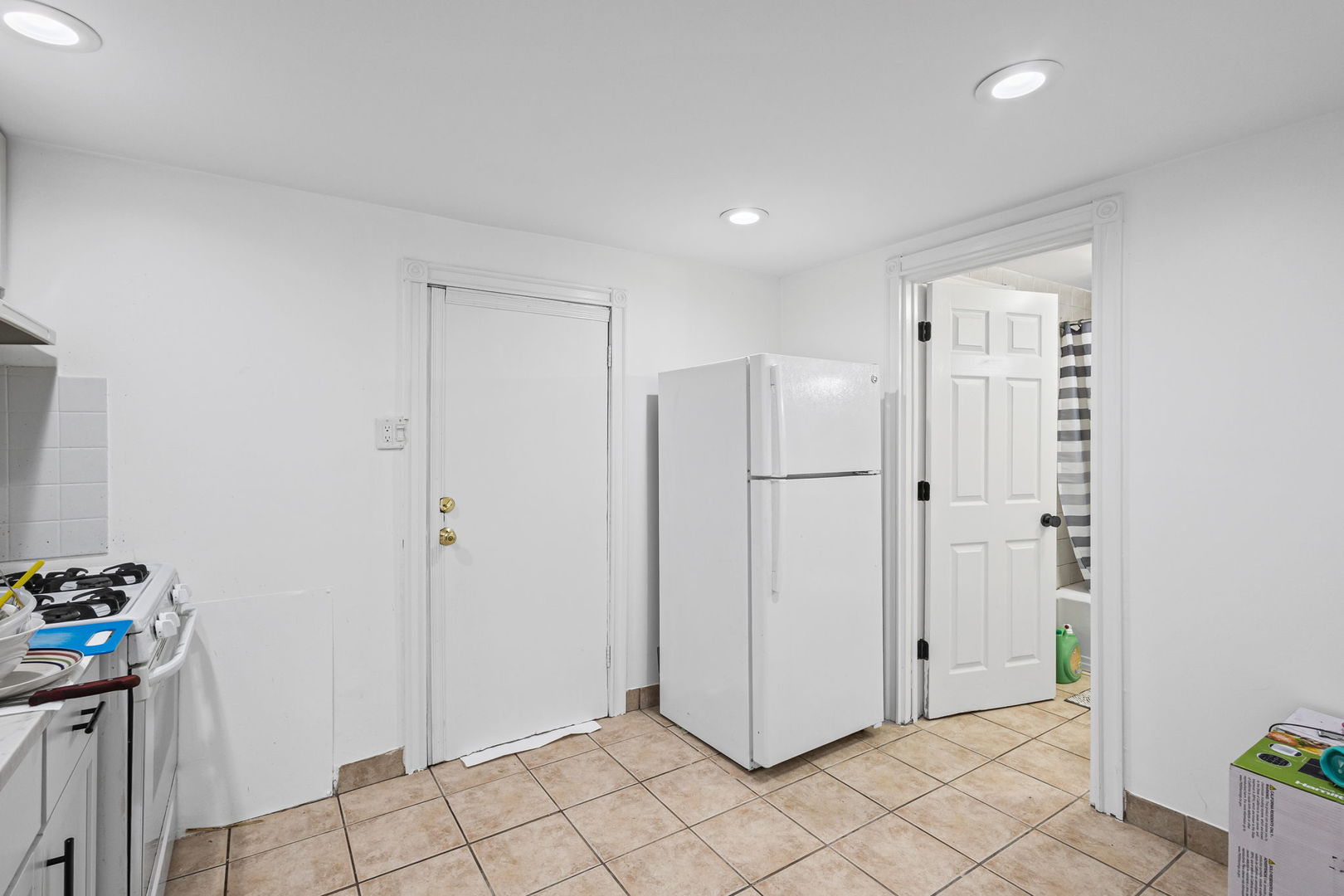 5226 West Eddy Street Chicago IL 60641