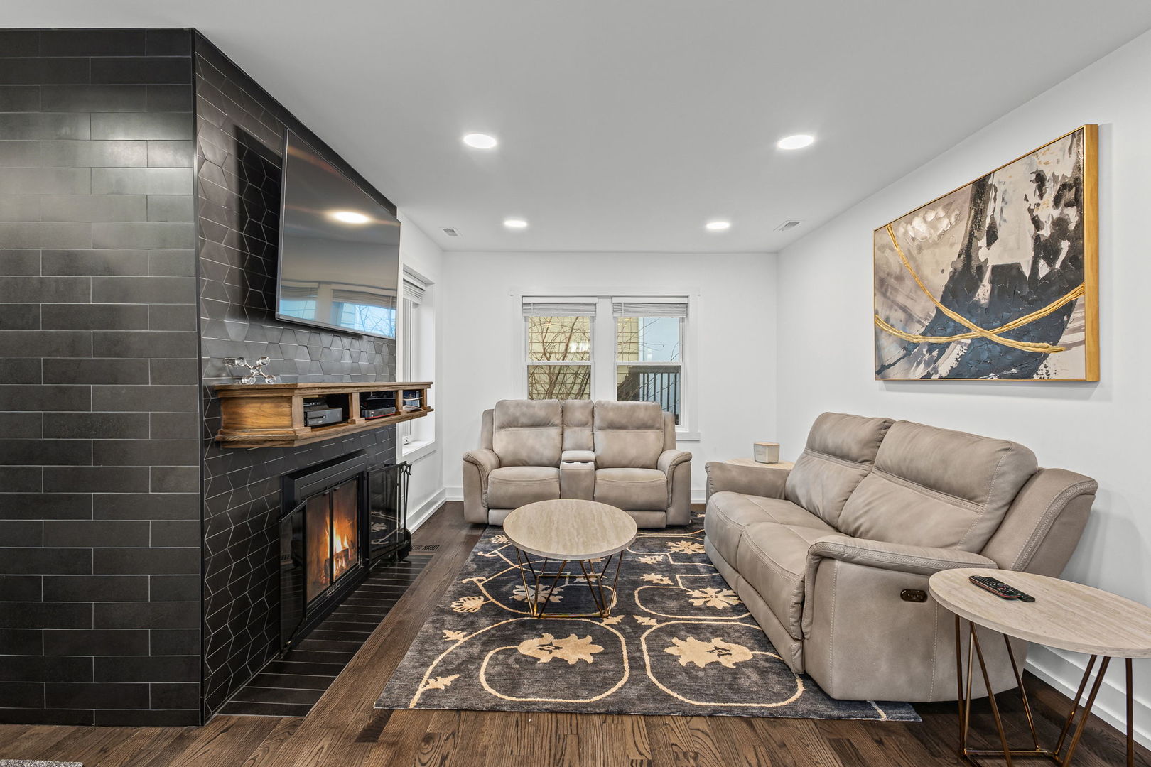 5226 West Eddy Street Chicago IL 60641