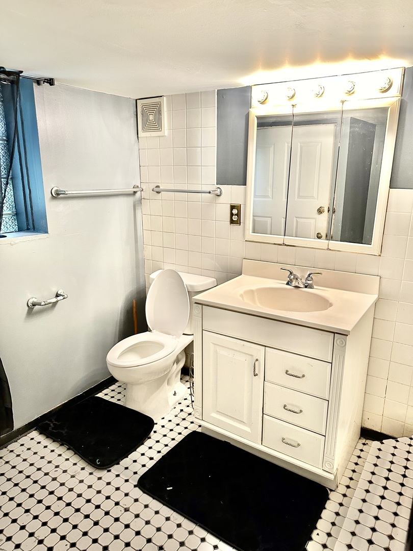 6733 South Maplewood Avenue Chicago IL 60629
