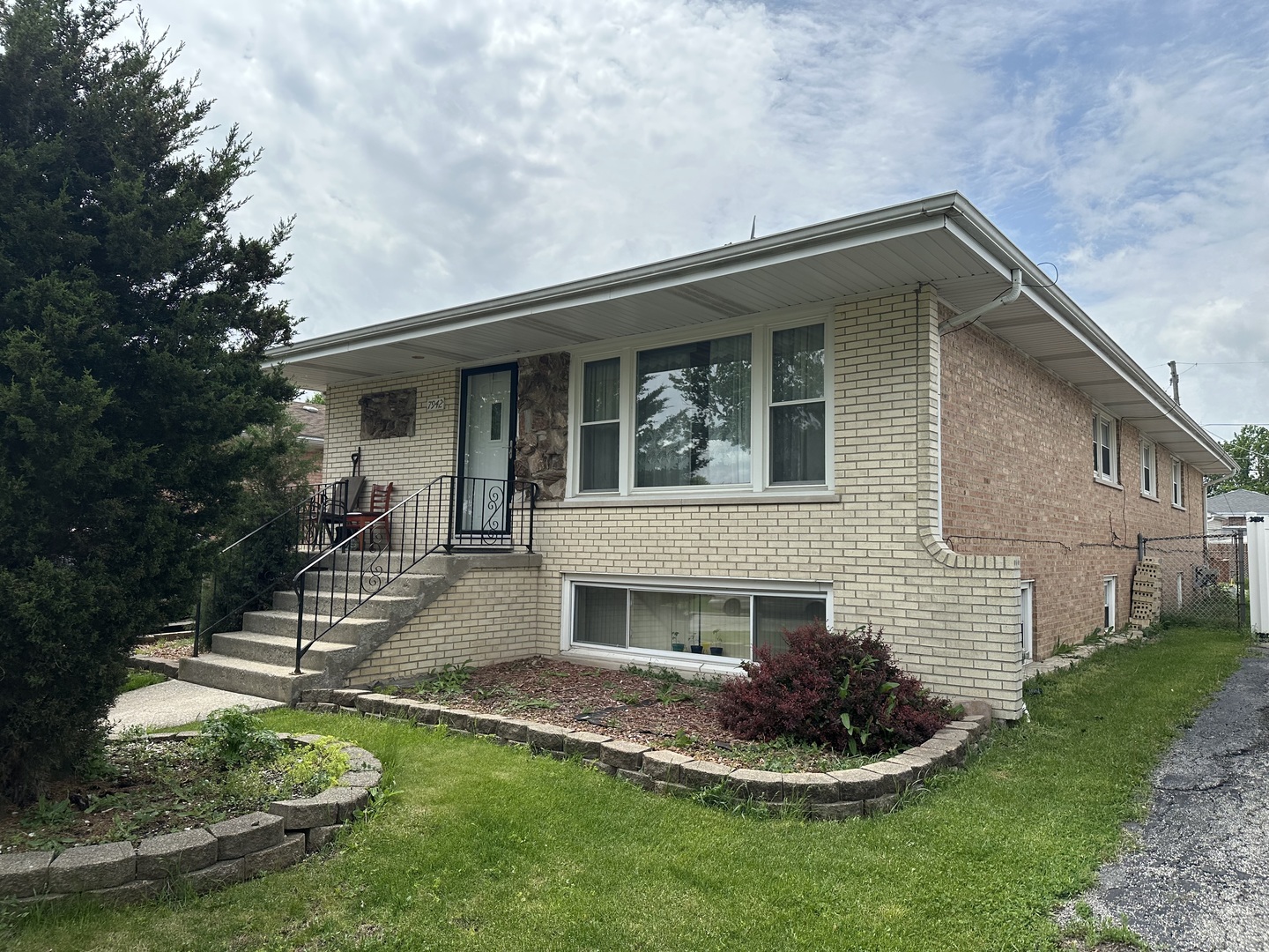 7942 Nagle Avenue Burbank IL 60459
