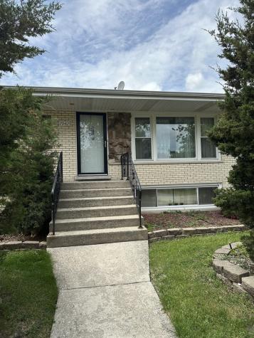 7942 Nagle Avenue Burbank IL 60459