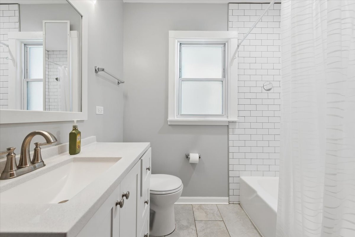 4854 West Winnemac Avenue Chicago IL 60630
