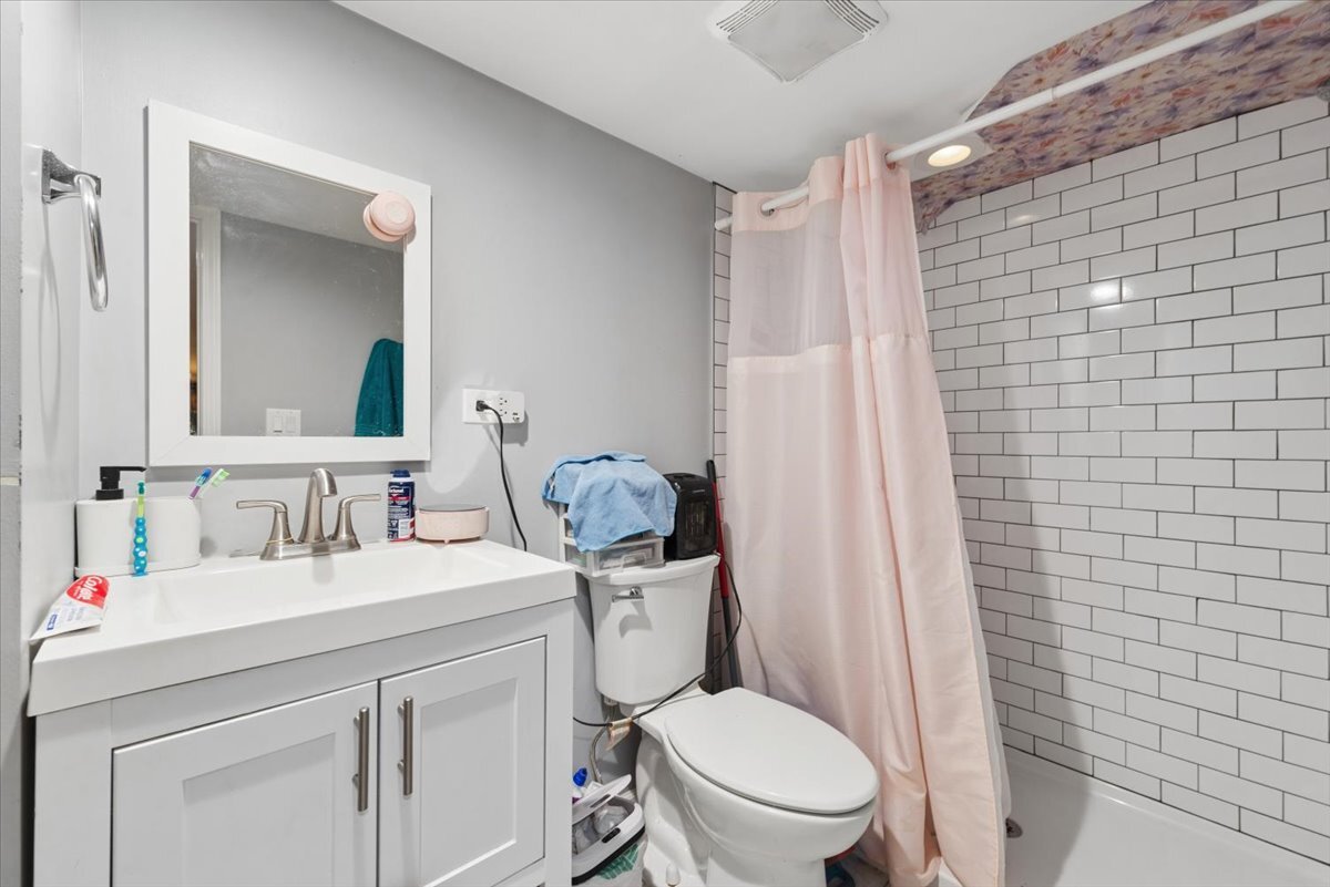 4854 West Winnemac Avenue Chicago IL 60630