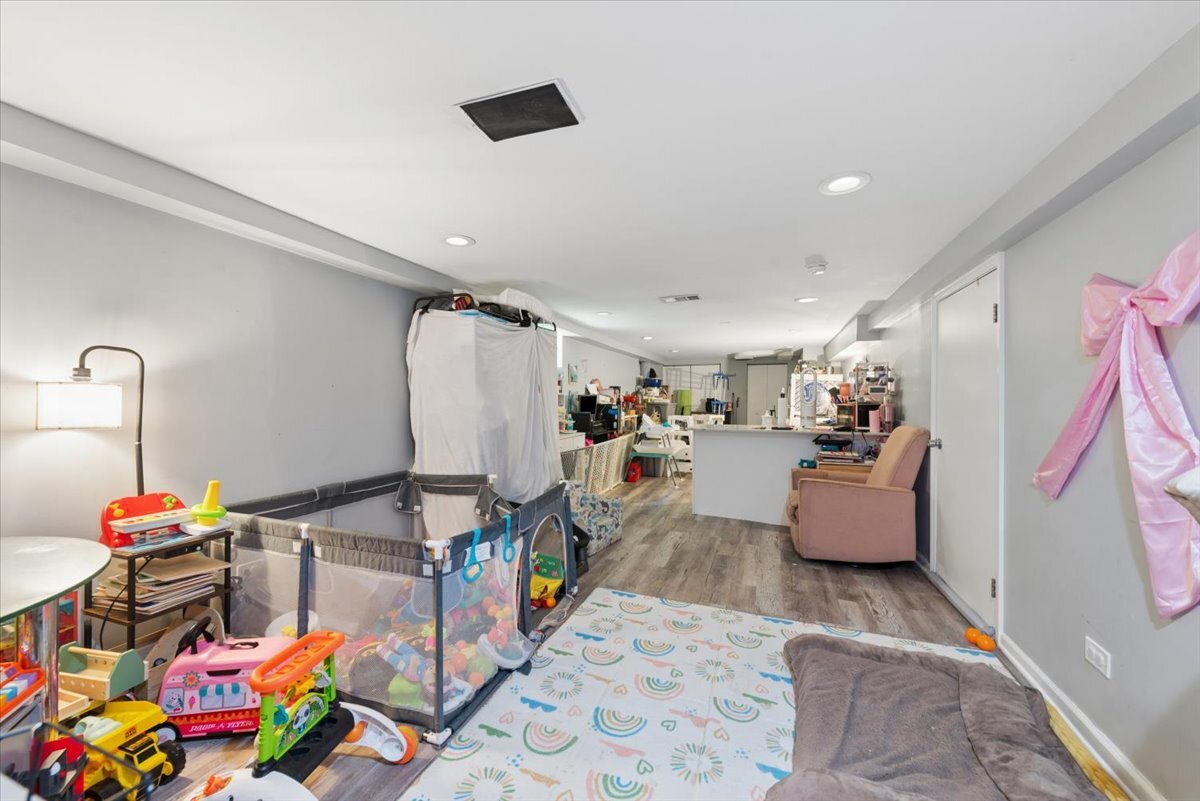 4854 West Winnemac Avenue Chicago IL 60630