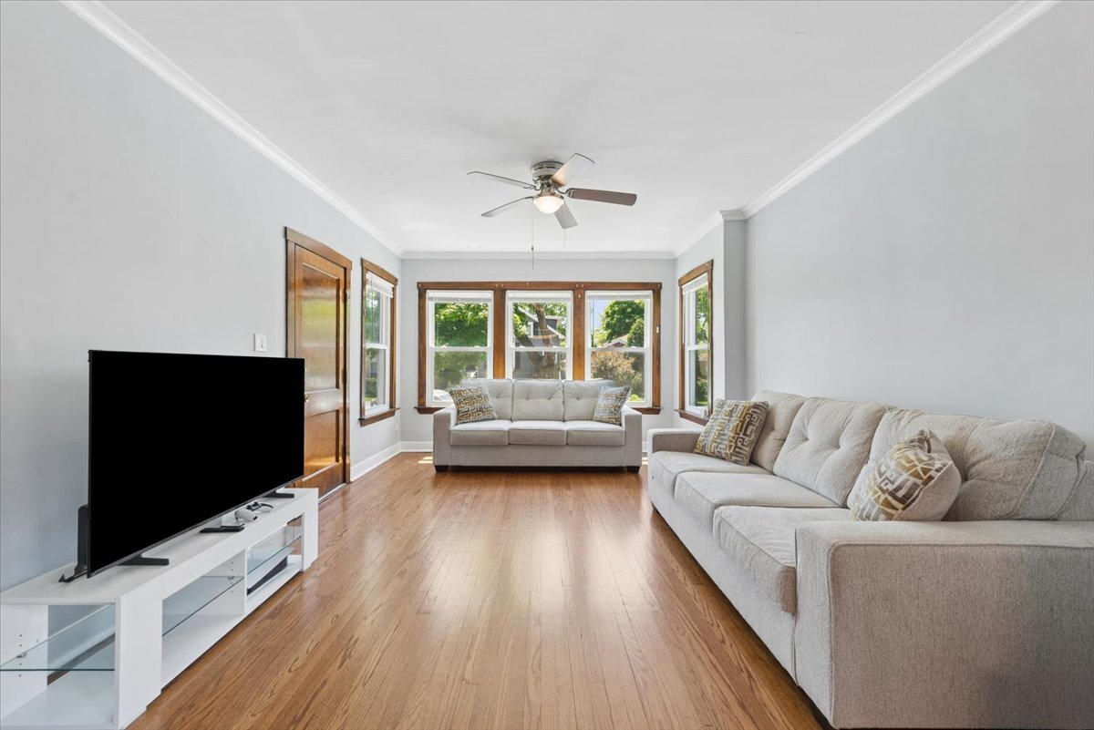 4854 West Winnemac Avenue Chicago IL 60630