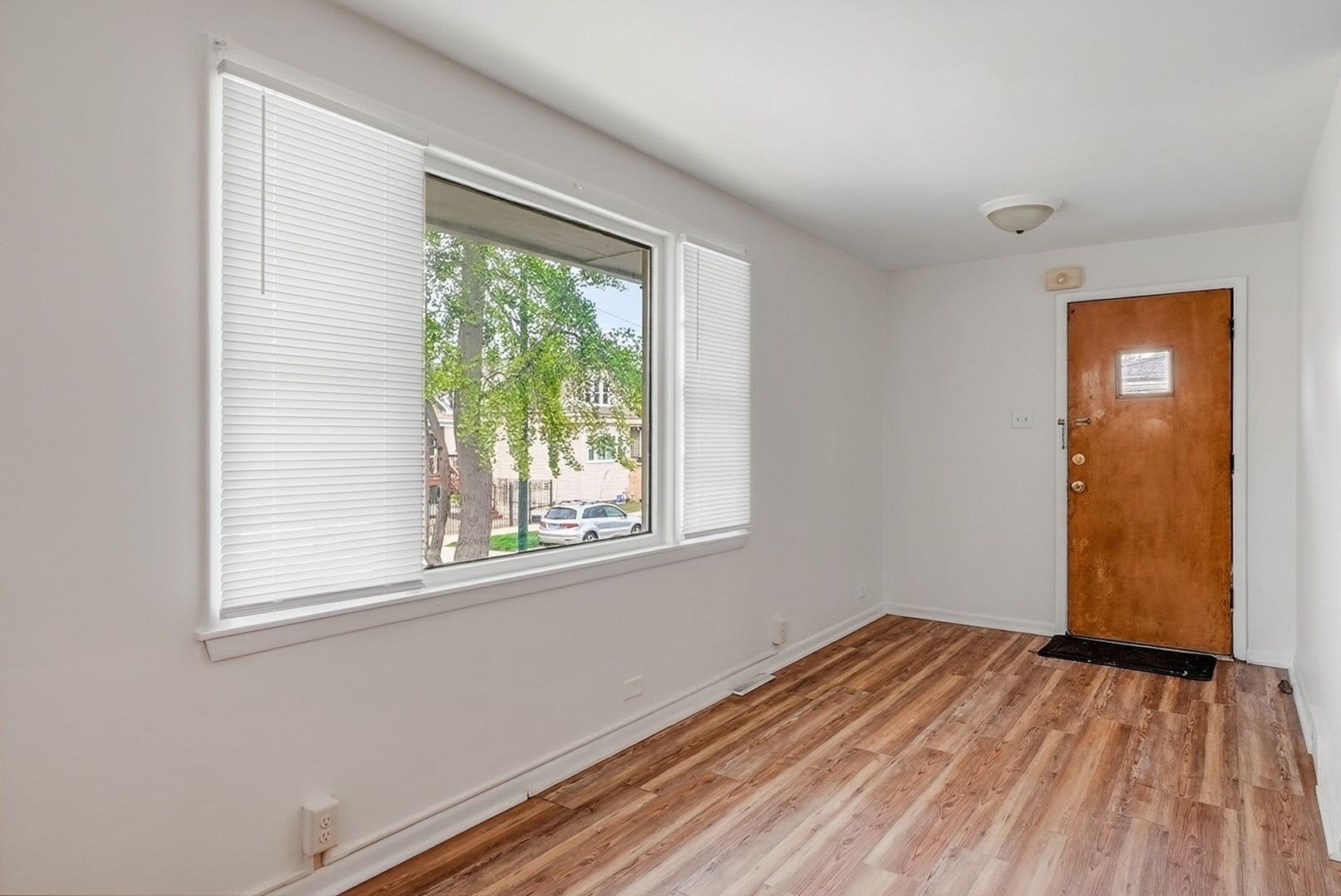 10633 South Avenue M Chicago IL 60617