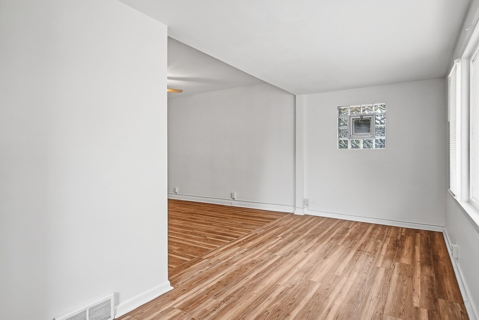 10633 South Avenue M Chicago IL 60617
