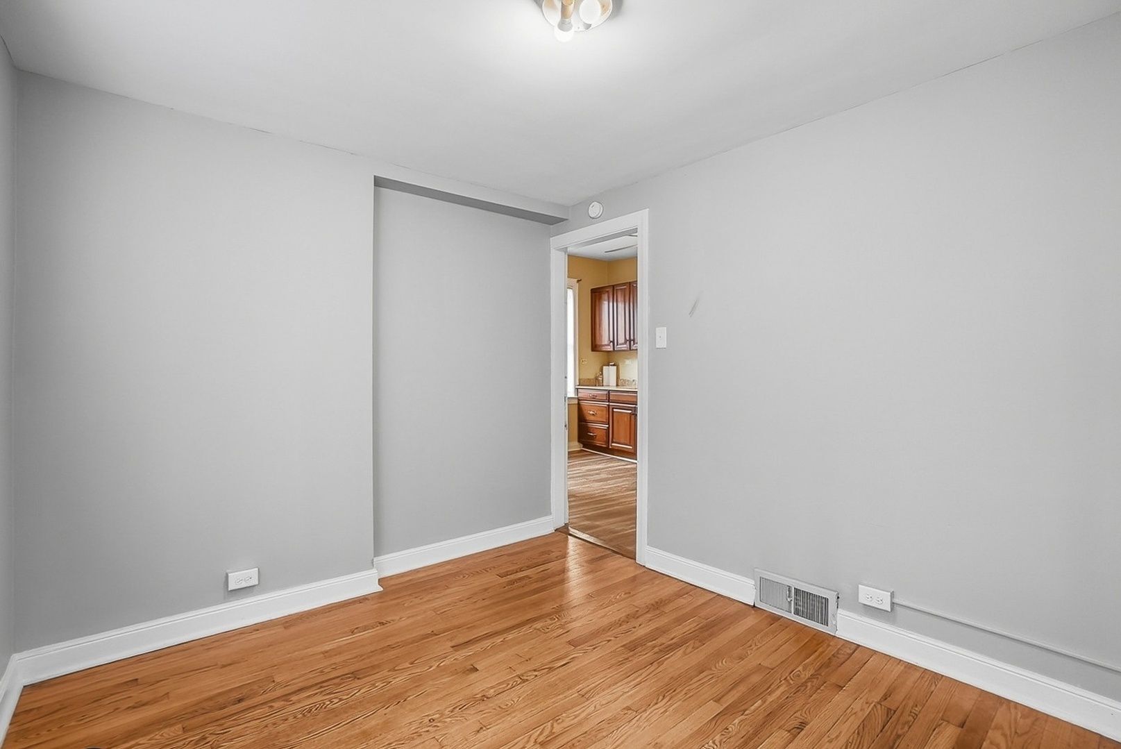 10633 South Avenue M Chicago IL 60617