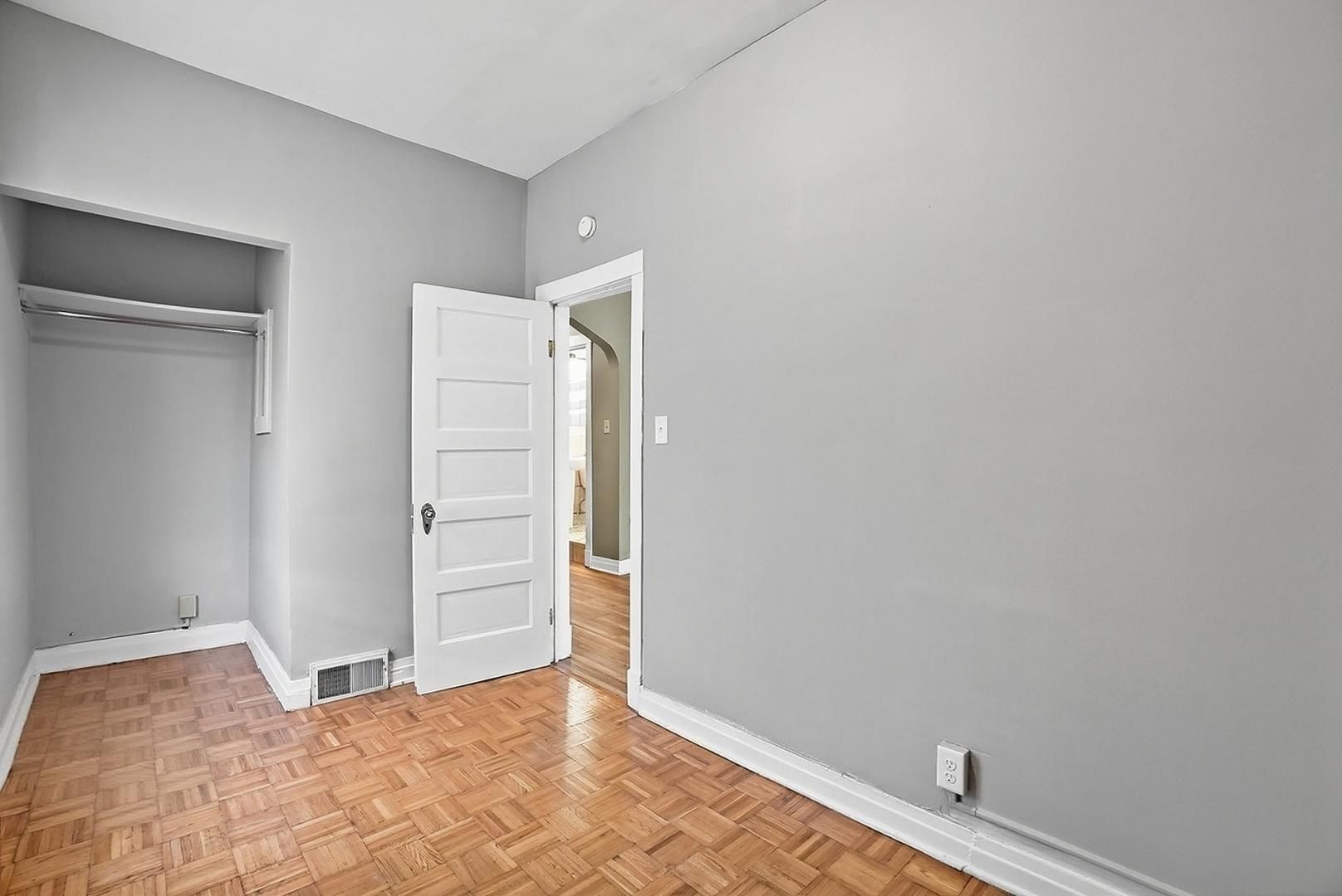 10633 South Avenue M Chicago IL 60617